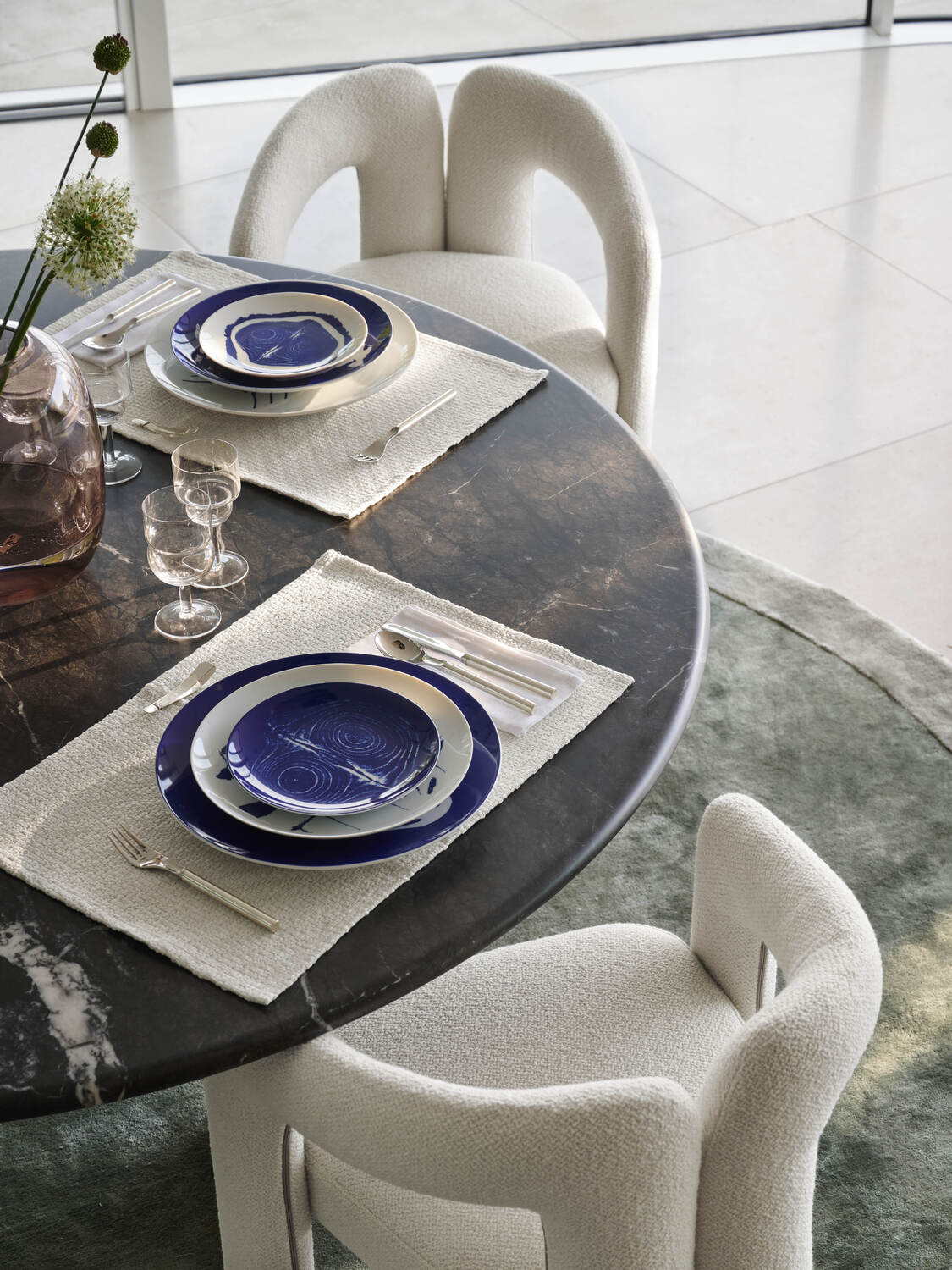10 a villa and its garden dining